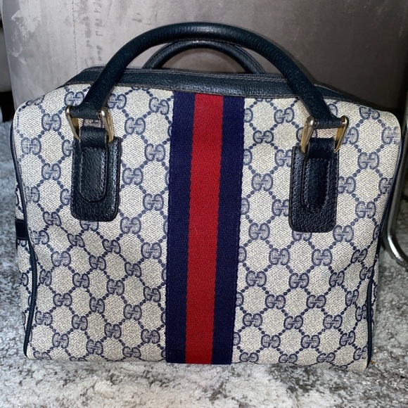 Authentic Gucci Vintage Accessory Collection Bag - Picture 2 of 8